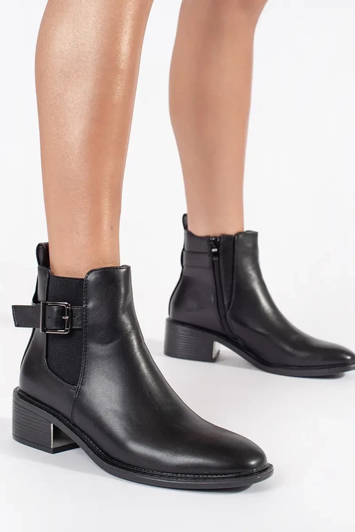 Klassische Modellschuhe in schwarzer... Klassische Modellschuhe in schwarzer...