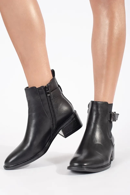 Klassische Modellschuhe in schwarzer... Klassische Modellschuhe in schwarzer...