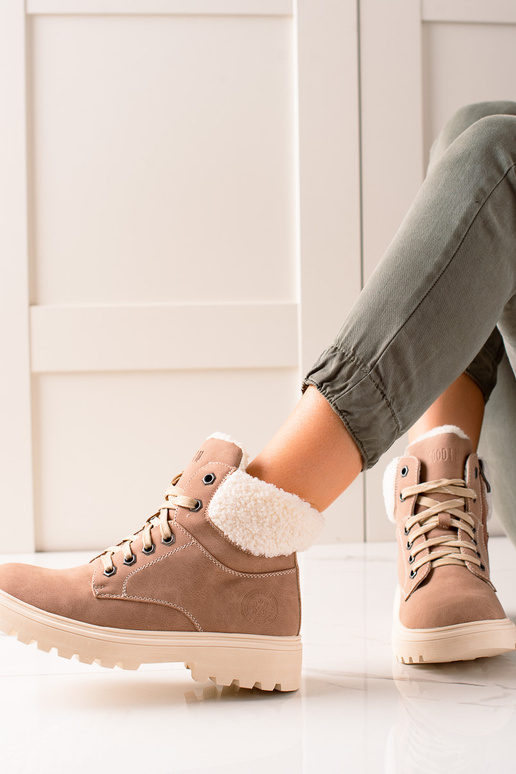 Stiefel aus Kunstleder in modischem... Stiefel aus Kunstleder in modischem...