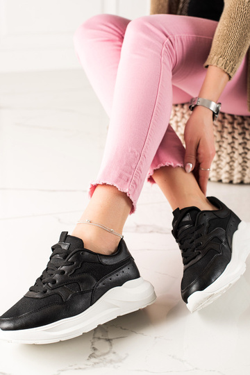 KLASSISCHE SCHWARZE SNEAKERS 2