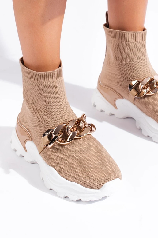 Sneakers-Modellschuhe mit einer...