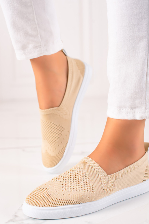 mit durchbrochenen Elementen... mit durchbrochenen Elementen...