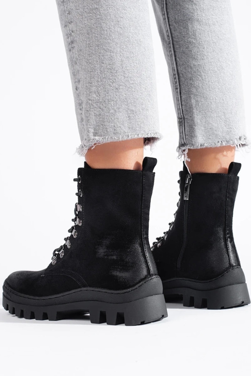 Damenstiefel aus schwarzem Wildleder...