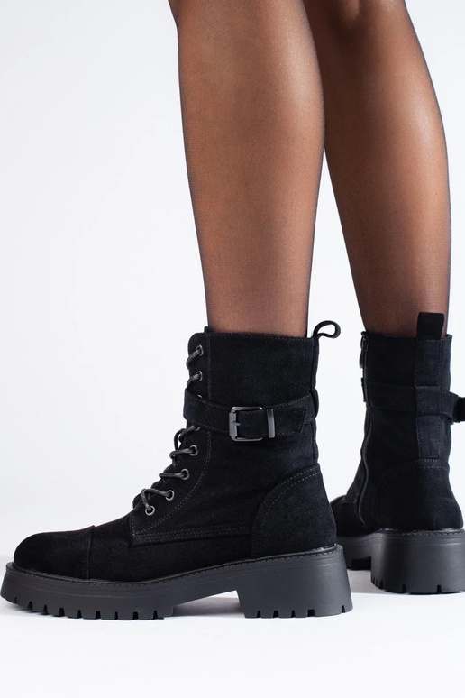 Wildleder-Stiefeletten mit Schnallen Wildleder-Stiefeletten mit Schnallen