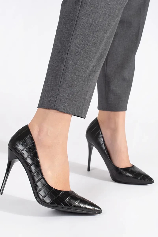 Schuhe mit dünnem Absatz von Shelovet... Schuhe mit dünnem Absatz von Shelovet...