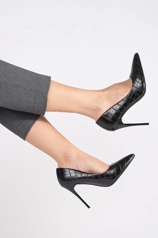 Schuhe mit dünnem Absatz von Shelovet... Schuhe mit dünnem Absatz von Shelovet...