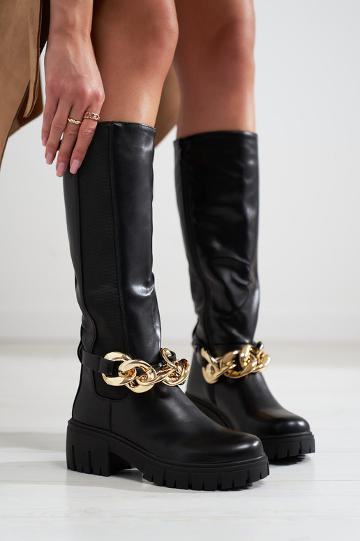 Schwarze Schuhe mit hohen Absätzen... Schwarze Schuhe mit hohen Absätzen...