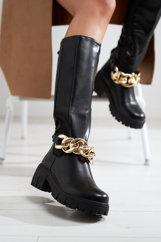 Schwarze Schuhe mit hohen Absätzen... Schwarze Schuhe mit hohen Absätzen...