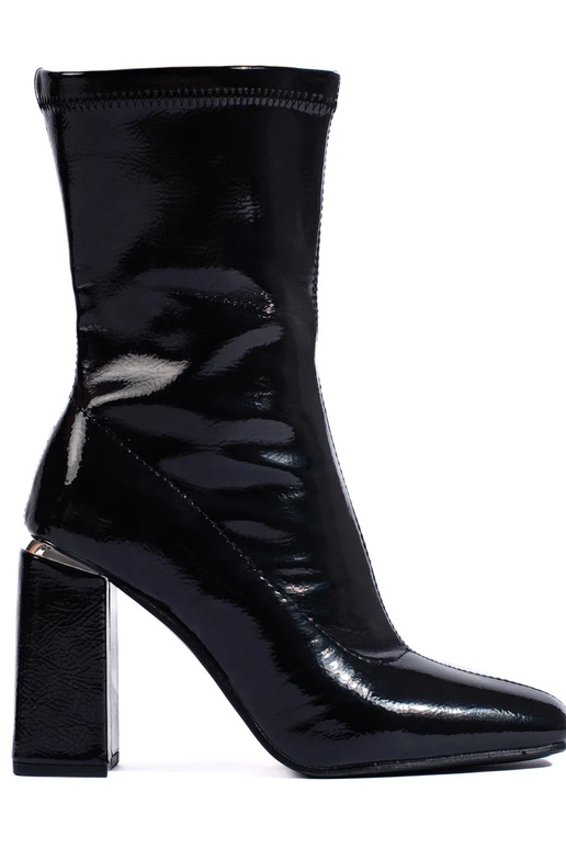 Hohe Damenschuhe mit Absatz aus...