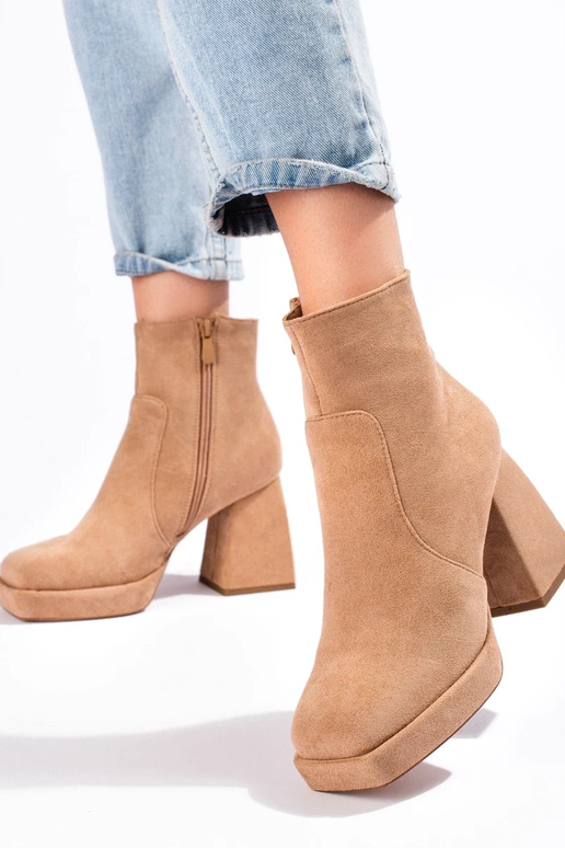 Damenstiefel mit breiter Stange in Beige Damenstiefel mit breiter Stange in Beige