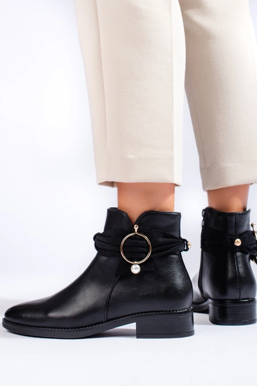 Flache Damenstiefel in schwarzer Farbe