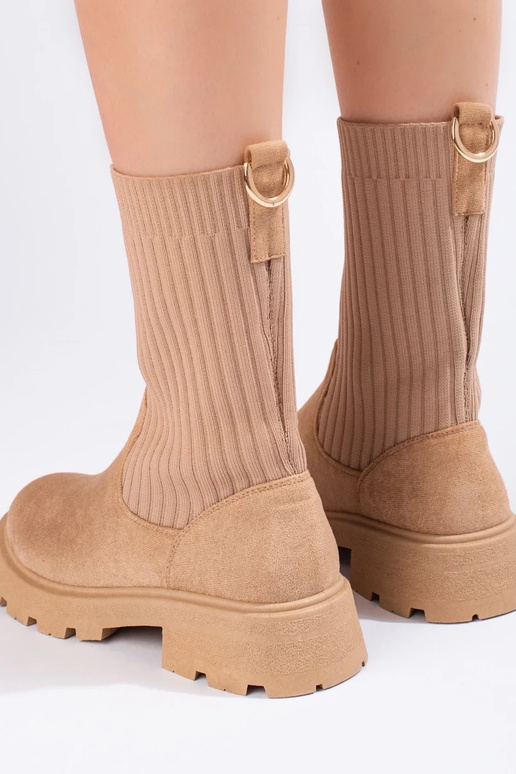 Damenschuhe aus Wildleder mit... Damenschuhe aus Wildleder mit...