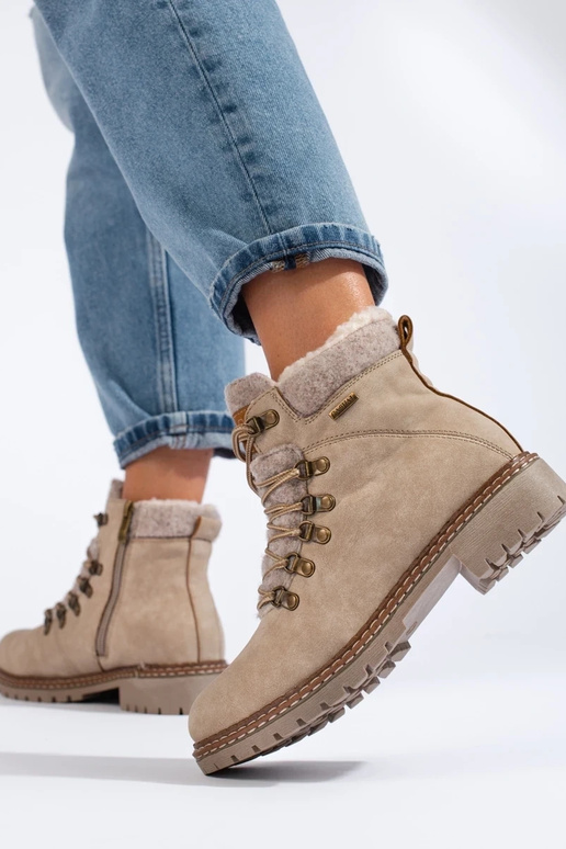 Beige Stiefel mit Schaffellschnürung Beige Stiefel mit Schaffellschnürung