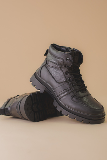 Herrenstiefel isoliert mit... 2