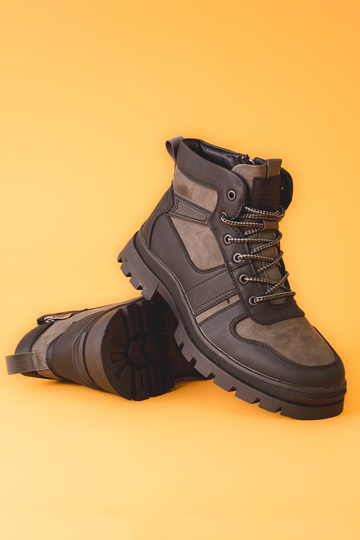 Herrenstiefel isoliert mit... 2