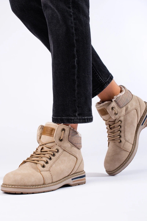 Beige isolierte Damenstiefel Beige isolierte Damenstiefel