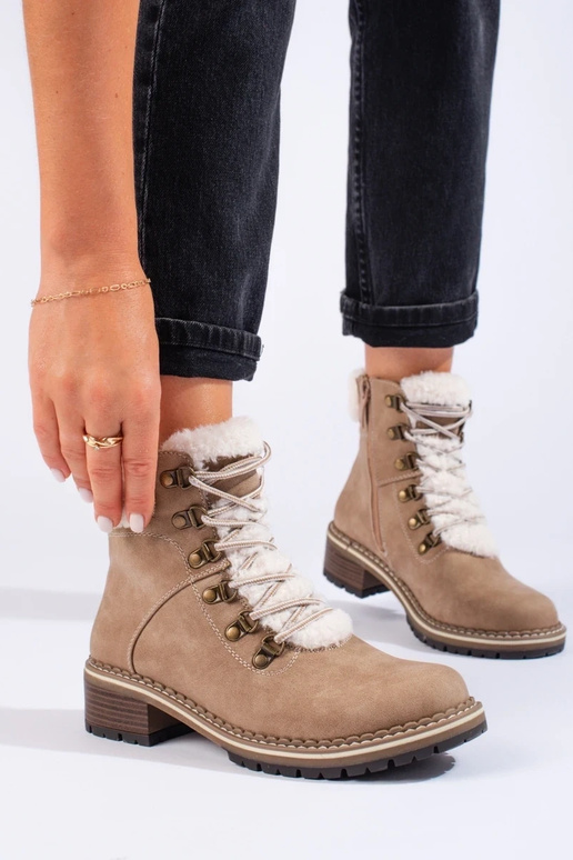 Schuhe für Damen mit Schaffell in der... Schuhe für Damen mit Schaffell in der...