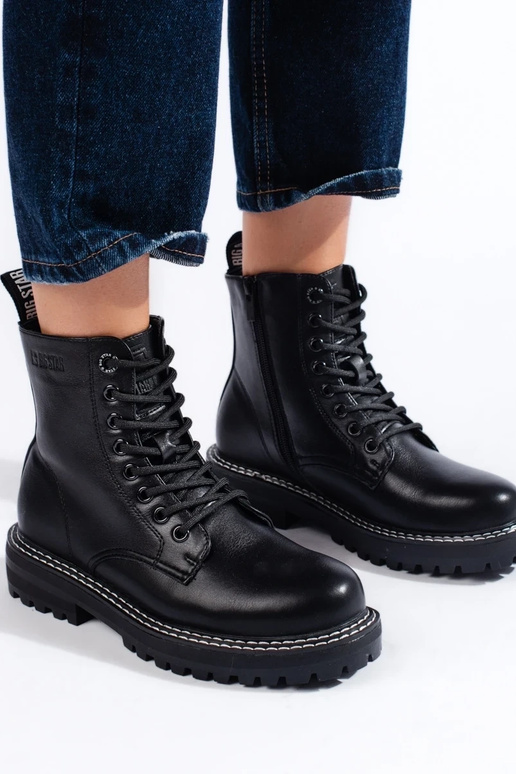 Damenstiefel in schwarzer Farbe mit...