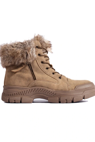 braune Damenstiefel mit Fell