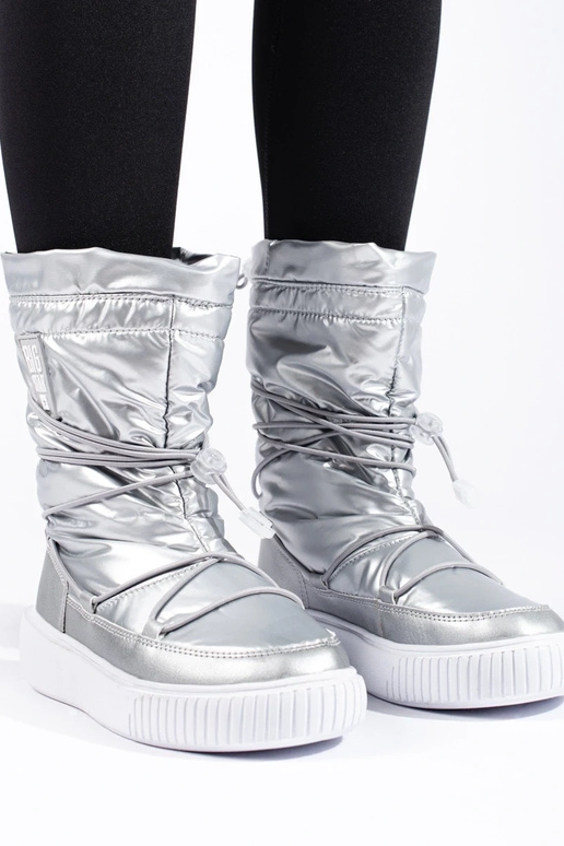 Isolierte silberne Schneestiefel für...