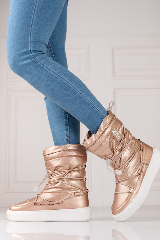 Goldfarbene isolierte...