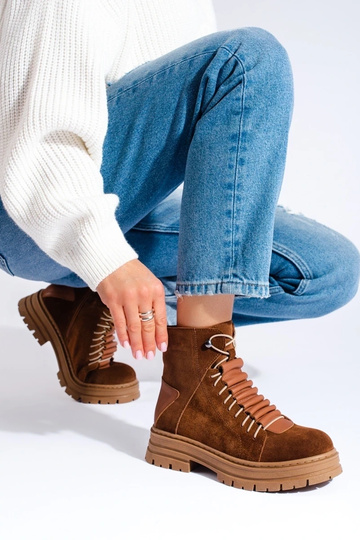 braune Stiefel aus Naturleder 2