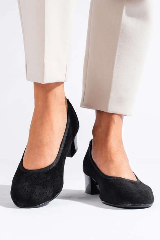 mit durchbrochenen Elementen High... mit durchbrochenen Elementen High...