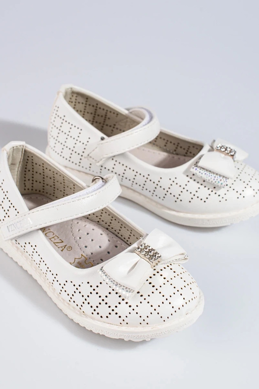 mit durchbrochenen Elementen... mit durchbrochenen Elementen...