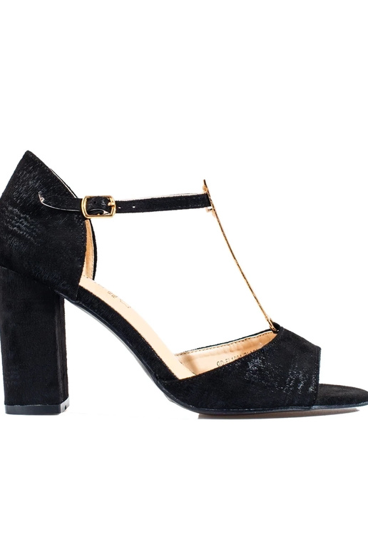 schwarze Sandalen mit hohem Absatz... schwarze Sandalen mit hohem Absatz...