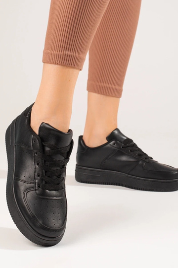 Schwarze Sportschuhe von... 2
