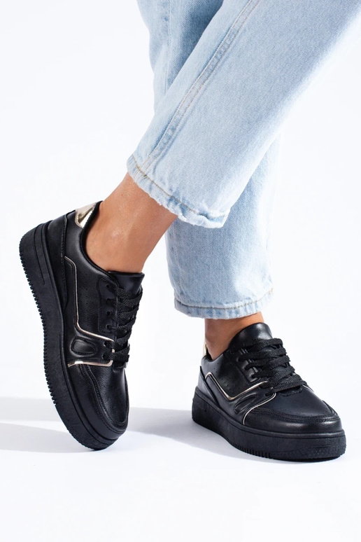Schwarze Sneakers-Modellschuhe mit... Schwarze Sneakers-Modellschuhe mit...