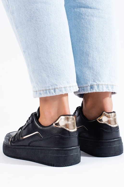 Schwarze Sneakers-Modellschuhe mit... Schwarze Sneakers-Modellschuhe mit...