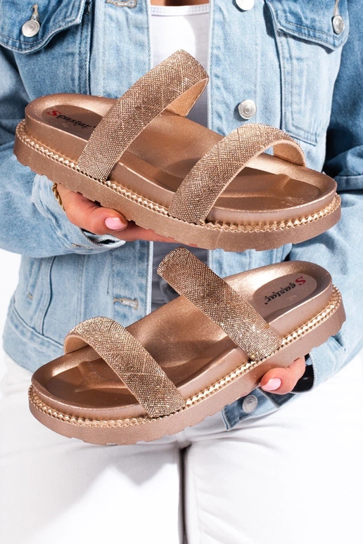 Damenhausschuhe mit massivem Absatz...