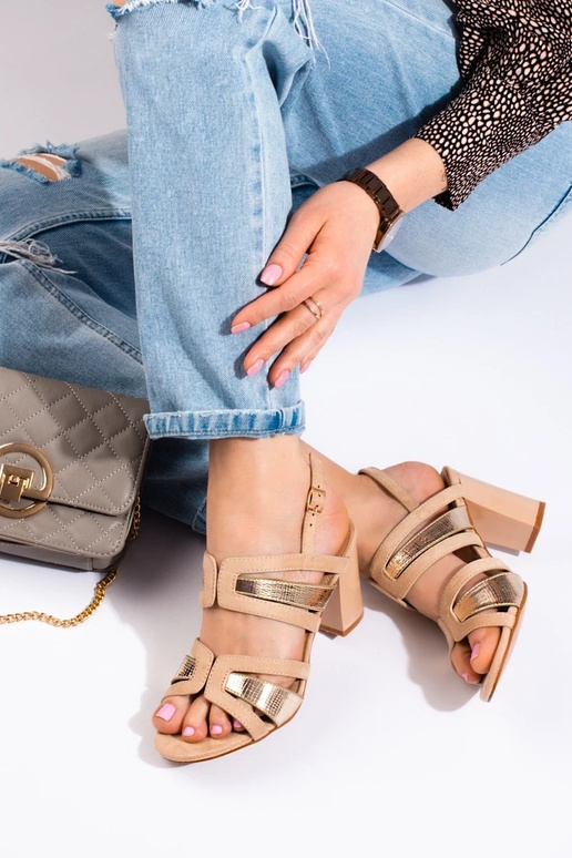 Sandale mit beigem Absatz - Vineza Sandale mit beigem Absatz - Vineza