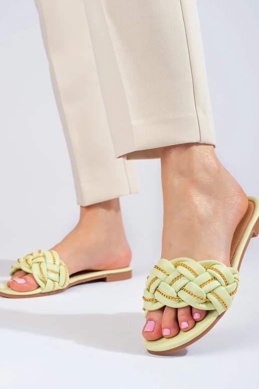 Elegante Hausschuhe mit dekorativer... Elegante Hausschuhe mit dekorativer...