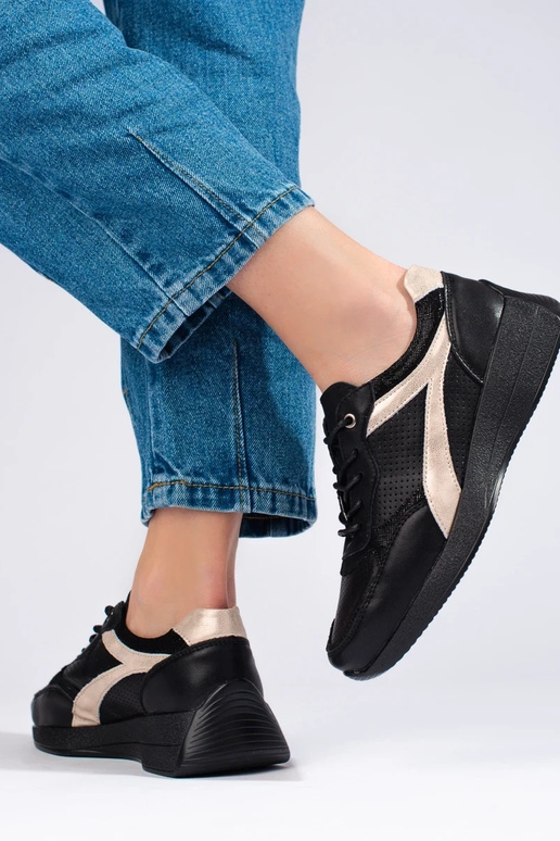 Schwarze Sneakers-Modellschuhe mit... Schwarze Sneakers-Modellschuhe mit...