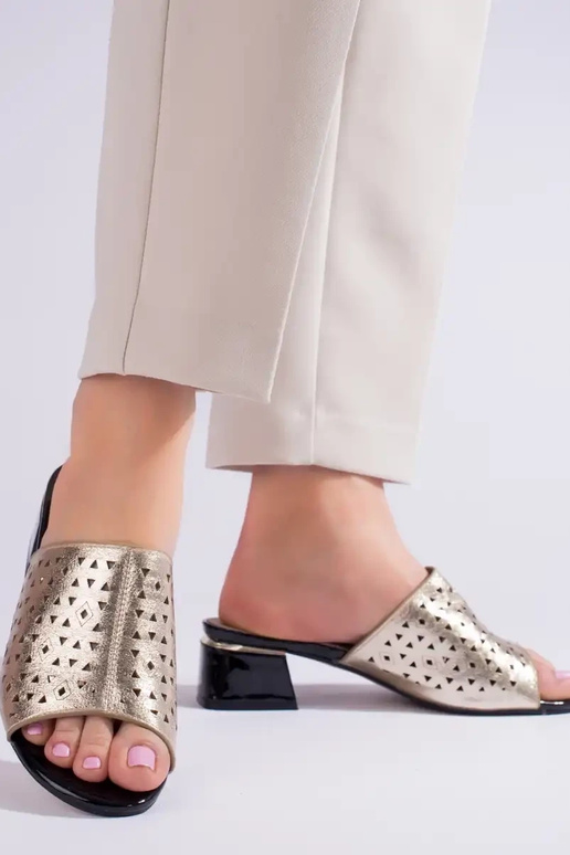 goldfarbene Hausschuhe mit niedrigem...