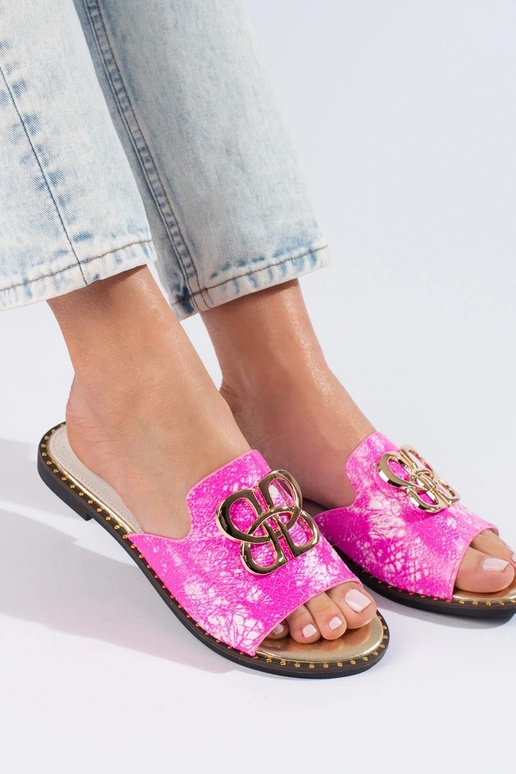 rosa Hausschuhe mit goldenen Details...