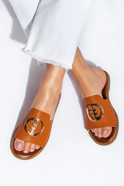 Damenhausschuhe in brauner Farbe... Damenhausschuhe in brauner Farbe...