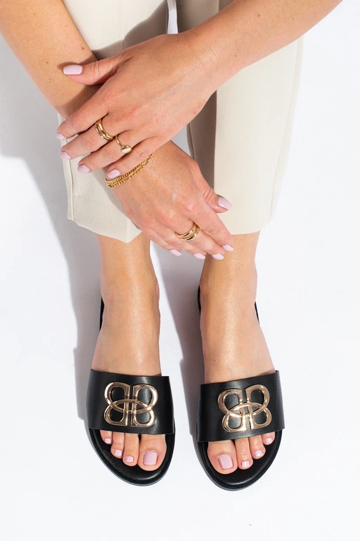 Klassisches Modell Hausschuhe in... Klassisches Modell Hausschuhe in...