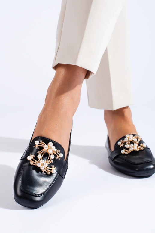 schwarze Mokassins mit goldenen... schwarze Mokassins mit goldenen...