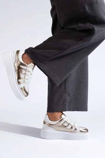 Sneaker-Modell mit hohem... 2