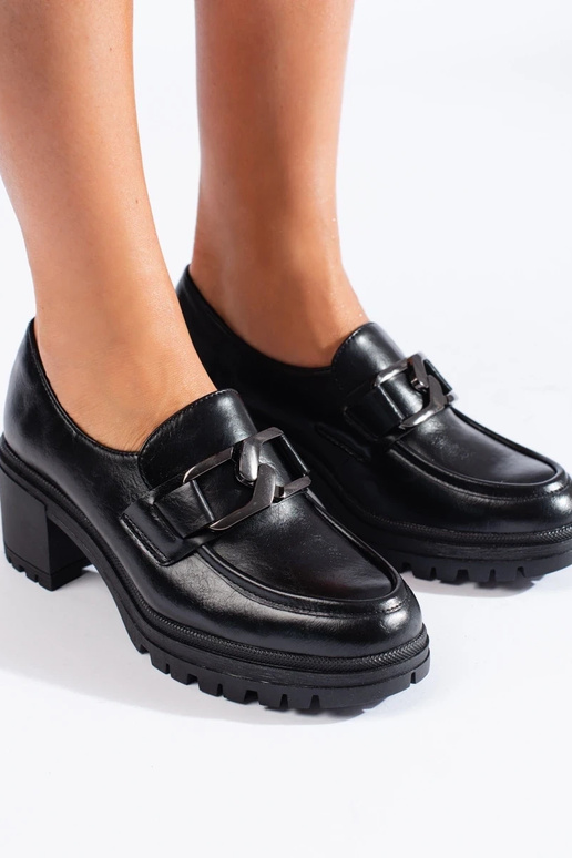 Schwarze Damenschuhe mit hohen... Schwarze Damenschuhe mit hohen...