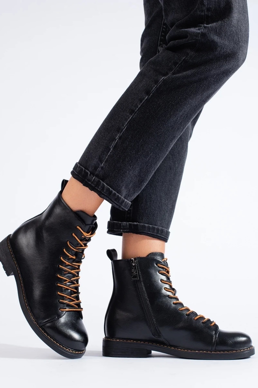 Vinceza schwarze Damenstiefel mit Riemen Vinceza schwarze Damenstiefel mit Riemen