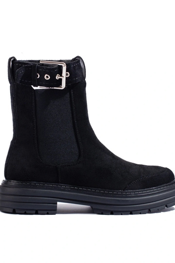 schwarze Wildlederschuhe...