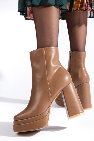 Beige Schuhe mit hohen... 2