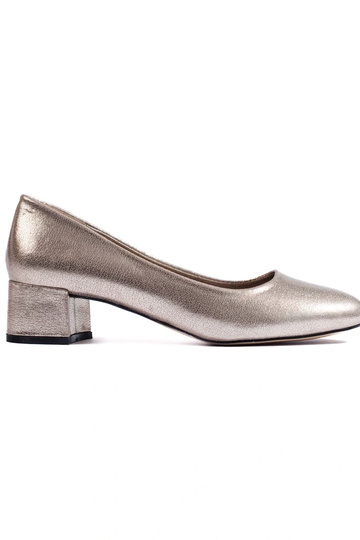 Schuhe mit hohen Absätzen...