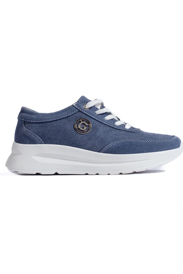 blaue Sportschuhe