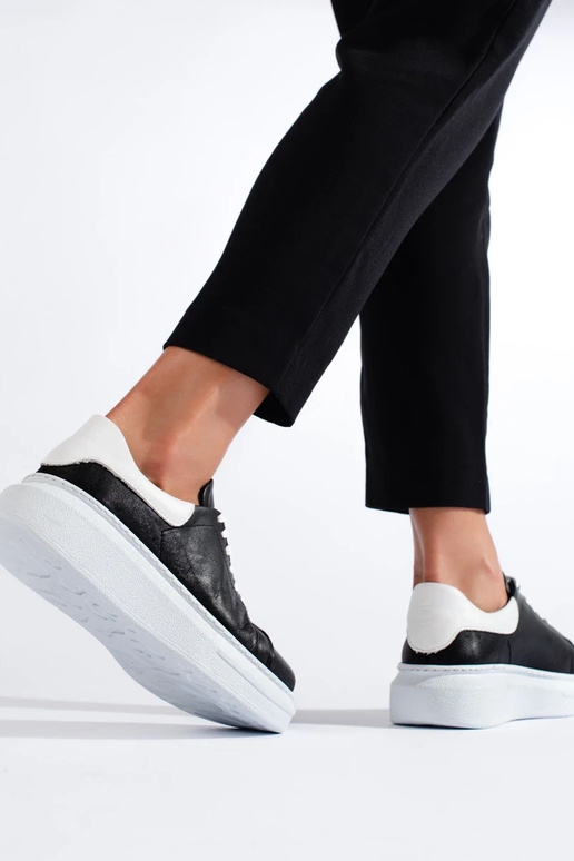 schwarze Sportschuhe T.Sokolski