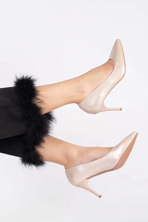 Hochhackige Schuhe mit dünnem Absatz Hochhackige Schuhe mit dünnem Absatz